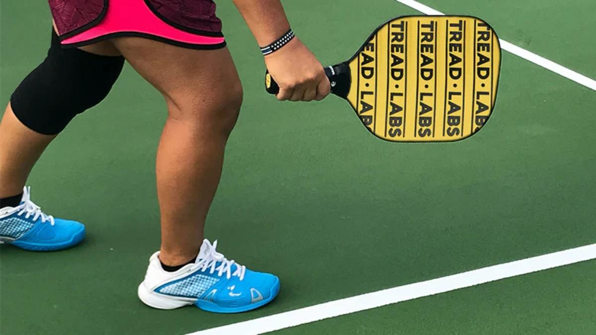 Chọn Giày Pickleball Ưng Ý, Giúp Bạn Tỏa Sáng Trên Sân