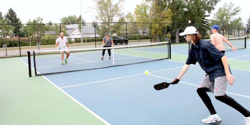 Sân Pickleball Và Cầu Lông Sự Khác Biệt Về Sân Đấu