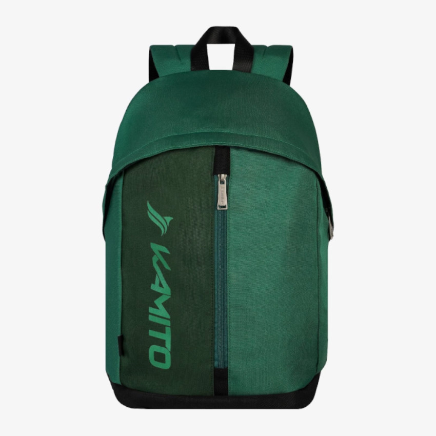 Balo Thể Thao Kamito Cool 16 Kích thước tổng thể: 47 x 27 x 17,5cm Chất liệu: Polyester 900PU Thiết kế: Gồm 3 ngăn (1 ngăn chính, 1 ngăn phụ và 1 ngăn khóa kéo) Quai xách: bản lớn, tiện dụng, dễ dàng sử dụng khi di chuyển Màu sắc: Đen - Xám - Xanh lá ƯU ĐIỂM BALO THỂ THAO KAMITO COOL Kích thước: Kích thước 47 x 27 x 17,5 cm mang đến không gian chứa đồ rộng rãi nhưng vẫn giữ tổng thể gọn gàng, phù hợp để sử dụng khi đi học, đi làm, tập luyện hoặc di chuyển hằng ngày. Thiết kế: Balo được bố trí ngăn chính rộng, ngăn laptop riêng và ngăn khóa kéo phía trước, giúp người dùng dễ dàng sắp xếp laptop, điện thoại, ví và các phụ kiện nhỏ một cách khoa học, thuận tiện khi sử dụng. Chất liệu: Sử dụng vải Polyester 900PU, nổi bật với độ bền cao, bề mặt chắc chắn và khả năng giữ phom tốt trong quá trình sử dụng. Chất liệu phù hợp với nhu cầu di chuyển thường xuyên, đồng thời dễ vệ sinh và giúp balo duy trì vẻ ngoài gọn gàng, bền đẹp theo thời gian. Quai đeo: Được bổ sung lớp đệm êm, giúp giảm áp lực lên vai và tăng cảm giác thoải mái khi mang nhiều đồ hoặc phải di chuyển thường xuyên Phong cách thiết kế: Kiểu dáng thể thao hiện đại với các mảng phối màu khỏe khoắn cùng logo Kamito cỡ lớn chạy dọc mặt trước, tạo điểm nhấn nhận diện nổi bật. Ba lựa chọn Đen, Xám và Xanh lá giúp sản phẩm dễ phù hợp với nhiều phong cách sử dụng khác nhau. Tính năng: Kamito Cool hướng đến tính đa dụng, đáp ứng linh hoạt nhu cầu không chỉ của người chơi thể thao, mà còn phù hợp cho học sinh và nhân viên văn phòng. Hệ thống ngăn chứa hợp lý cùng thiết kế quai và mặt lưng êm, thoáng giúp balo phù hợp với người thường xuyên di chuyển và mang theo nhiều vật dụng cá nhân.