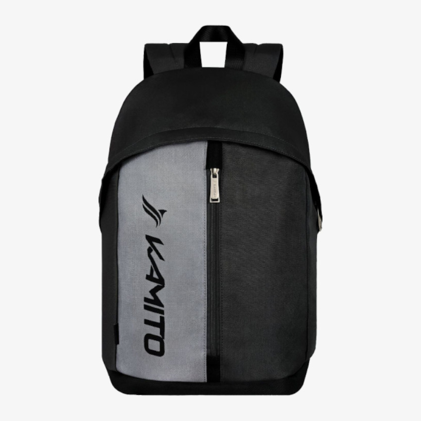 Balo Thể Thao Kamito Cool 13 Kích thước tổng thể: 47 x 27 x 17,5cm Chất liệu: Polyester 900PU Thiết kế: Gồm 3 ngăn (1 ngăn chính, 1 ngăn phụ và 1 ngăn khóa kéo) Quai xách: bản lớn, tiện dụng, dễ dàng sử dụng khi di chuyển Màu sắc: Đen - Xám - Xanh lá ƯU ĐIỂM BALO THỂ THAO KAMITO COOL Kích thước: Kích thước 47 x 27 x 17,5 cm mang đến không gian chứa đồ rộng rãi nhưng vẫn giữ tổng thể gọn gàng, phù hợp để sử dụng khi đi học, đi làm, tập luyện hoặc di chuyển hằng ngày. Thiết kế: Balo được bố trí ngăn chính rộng, ngăn laptop riêng và ngăn khóa kéo phía trước, giúp người dùng dễ dàng sắp xếp laptop, điện thoại, ví và các phụ kiện nhỏ một cách khoa học, thuận tiện khi sử dụng. Chất liệu: Sử dụng vải Polyester 900PU, nổi bật với độ bền cao, bề mặt chắc chắn và khả năng giữ phom tốt trong quá trình sử dụng. Chất liệu phù hợp với nhu cầu di chuyển thường xuyên, đồng thời dễ vệ sinh và giúp balo duy trì vẻ ngoài gọn gàng, bền đẹp theo thời gian. Quai đeo: Được bổ sung lớp đệm êm, giúp giảm áp lực lên vai và tăng cảm giác thoải mái khi mang nhiều đồ hoặc phải di chuyển thường xuyên Phong cách thiết kế: Kiểu dáng thể thao hiện đại với các mảng phối màu khỏe khoắn cùng logo Kamito cỡ lớn chạy dọc mặt trước, tạo điểm nhấn nhận diện nổi bật. Ba lựa chọn Đen, Xám và Xanh lá giúp sản phẩm dễ phù hợp với nhiều phong cách sử dụng khác nhau. Tính năng: Kamito Cool hướng đến tính đa dụng, đáp ứng linh hoạt nhu cầu không chỉ của người chơi thể thao, mà còn phù hợp cho học sinh và nhân viên văn phòng. Hệ thống ngăn chứa hợp lý cùng thiết kế quai và mặt lưng êm, thoáng giúp balo phù hợp với người thường xuyên di chuyển và mang theo nhiều vật dụng cá nhân.