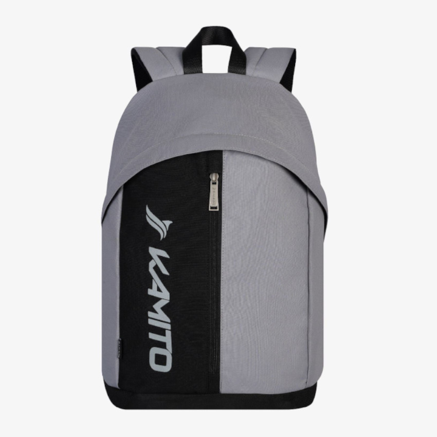 Balo Thể Thao Kamito Cool 10 Kích thước tổng thể: 47 x 27 x 17,5cm Chất liệu: Polyester 900PU Thiết kế: Gồm 3 ngăn (1 ngăn chính, 1 ngăn phụ và 1 ngăn khóa kéo) Quai xách: bản lớn, tiện dụng, dễ dàng sử dụng khi di chuyển Màu sắc: Đen - Xám - Xanh lá ƯU ĐIỂM BALO THỂ THAO KAMITO COOL Kích thước: Kích thước 47 x 27 x 17,5 cm mang đến không gian chứa đồ rộng rãi nhưng vẫn giữ tổng thể gọn gàng, phù hợp để sử dụng khi đi học, đi làm, tập luyện hoặc di chuyển hằng ngày. Thiết kế: Balo được bố trí ngăn chính rộng, ngăn laptop riêng và ngăn khóa kéo phía trước, giúp người dùng dễ dàng sắp xếp laptop, điện thoại, ví và các phụ kiện nhỏ một cách khoa học, thuận tiện khi sử dụng. Chất liệu: Sử dụng vải Polyester 900PU, nổi bật với độ bền cao, bề mặt chắc chắn và khả năng giữ phom tốt trong quá trình sử dụng. Chất liệu phù hợp với nhu cầu di chuyển thường xuyên, đồng thời dễ vệ sinh và giúp balo duy trì vẻ ngoài gọn gàng, bền đẹp theo thời gian. Quai đeo: Được bổ sung lớp đệm êm, giúp giảm áp lực lên vai và tăng cảm giác thoải mái khi mang nhiều đồ hoặc phải di chuyển thường xuyên Phong cách thiết kế: Kiểu dáng thể thao hiện đại với các mảng phối màu khỏe khoắn cùng logo Kamito cỡ lớn chạy dọc mặt trước, tạo điểm nhấn nhận diện nổi bật. Ba lựa chọn Đen, Xám và Xanh lá giúp sản phẩm dễ phù hợp với nhiều phong cách sử dụng khác nhau. Tính năng: Kamito Cool hướng đến tính đa dụng, đáp ứng linh hoạt nhu cầu không chỉ của người chơi thể thao, mà còn phù hợp cho học sinh và nhân viên văn phòng. Hệ thống ngăn chứa hợp lý cùng thiết kế quai và mặt lưng êm, thoáng giúp balo phù hợp với người thường xuyên di chuyển và mang theo nhiều vật dụng cá nhân.